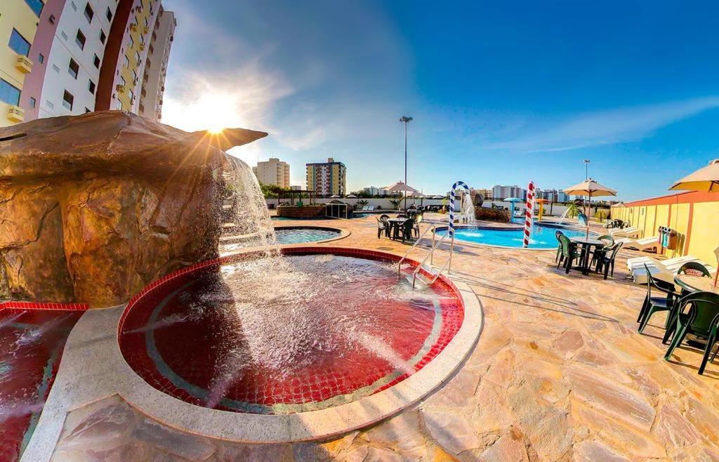 Golden Dolphin Supreme: Pet-Friendly Flat with King Bed Apartment Caldas Novas Exterior photo